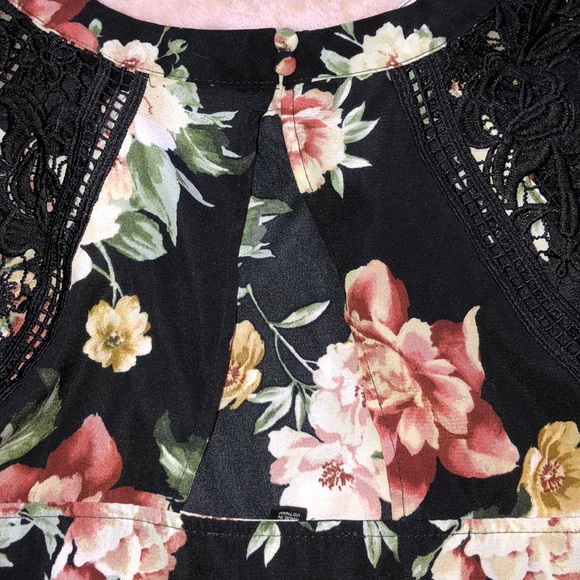 Floral Loose Top - Picture 3 of 4